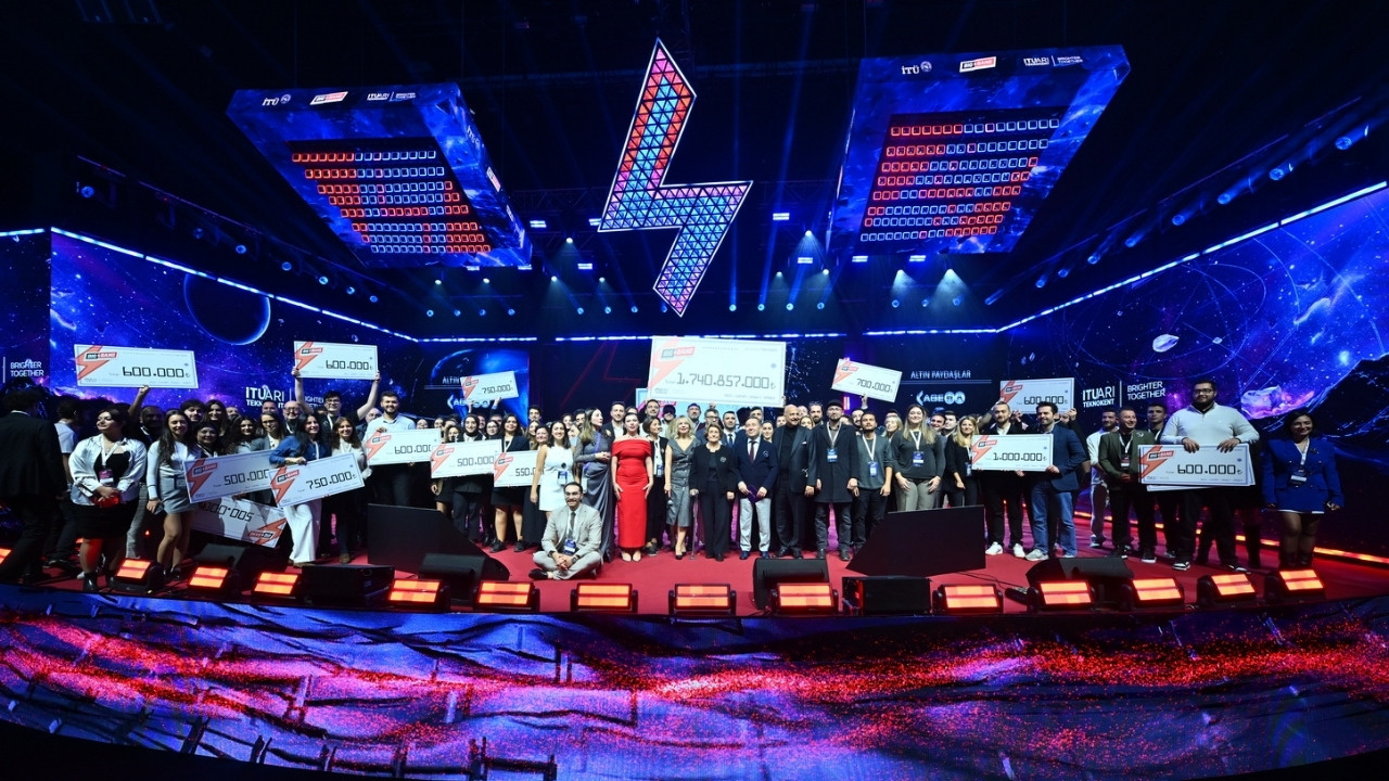 Big Bang Startup Challenge 2025 sahnesinde 1.74 milyar TL'lik ödül ve yatırım açıklandı - egirişim